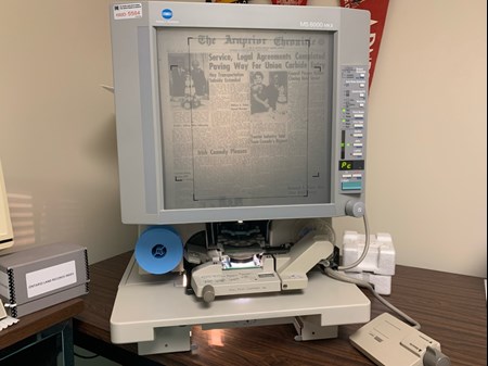 Microfilm Reader with a reel of the Arnprior Chronicle loaded and visible on screen.